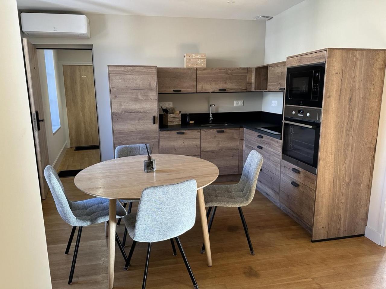 Les Suites Gueguen Chablis Kamer foto