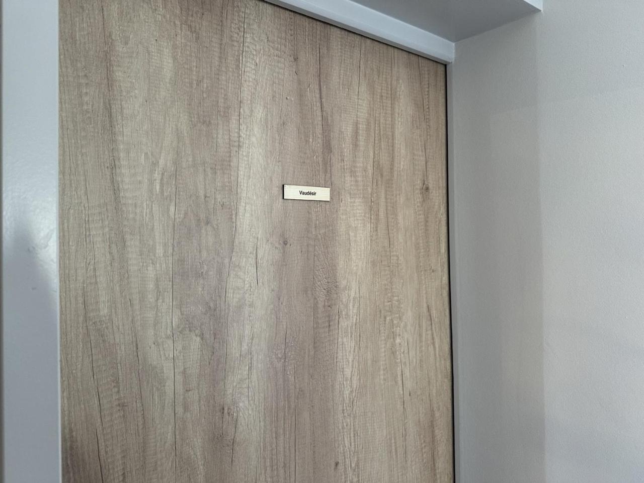 Les Suites Gueguen Chablis Kamer foto