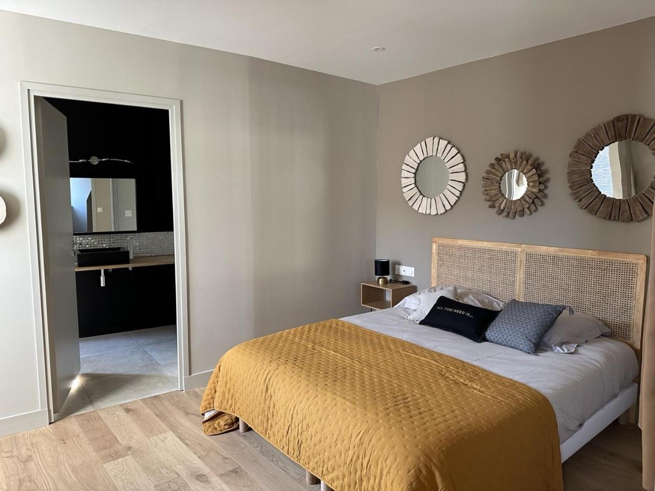 Les Suites Gueguen Chablis Kamer foto