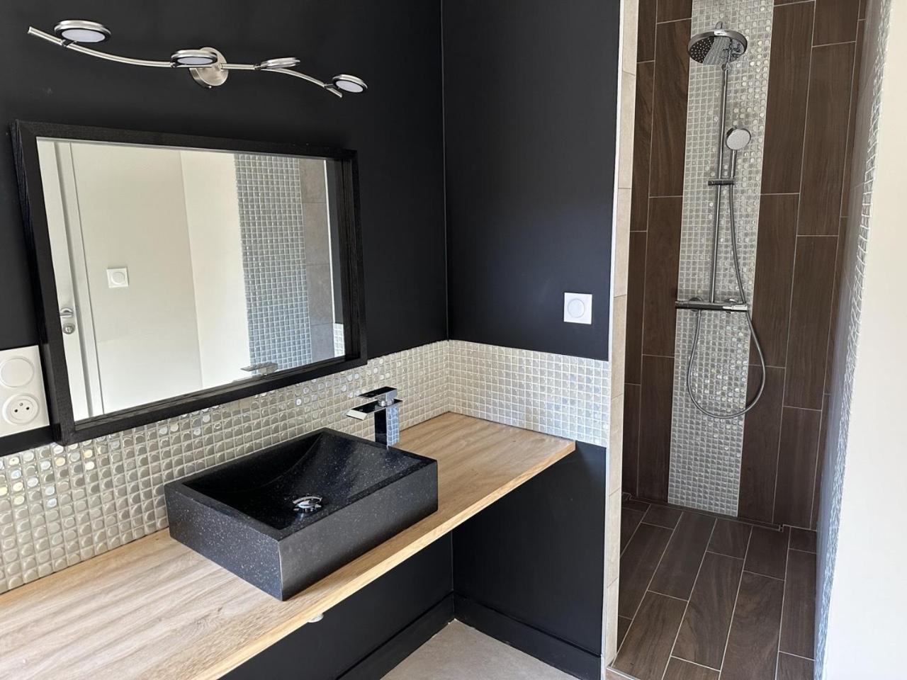 Les Suites Gueguen Chablis Kamer foto